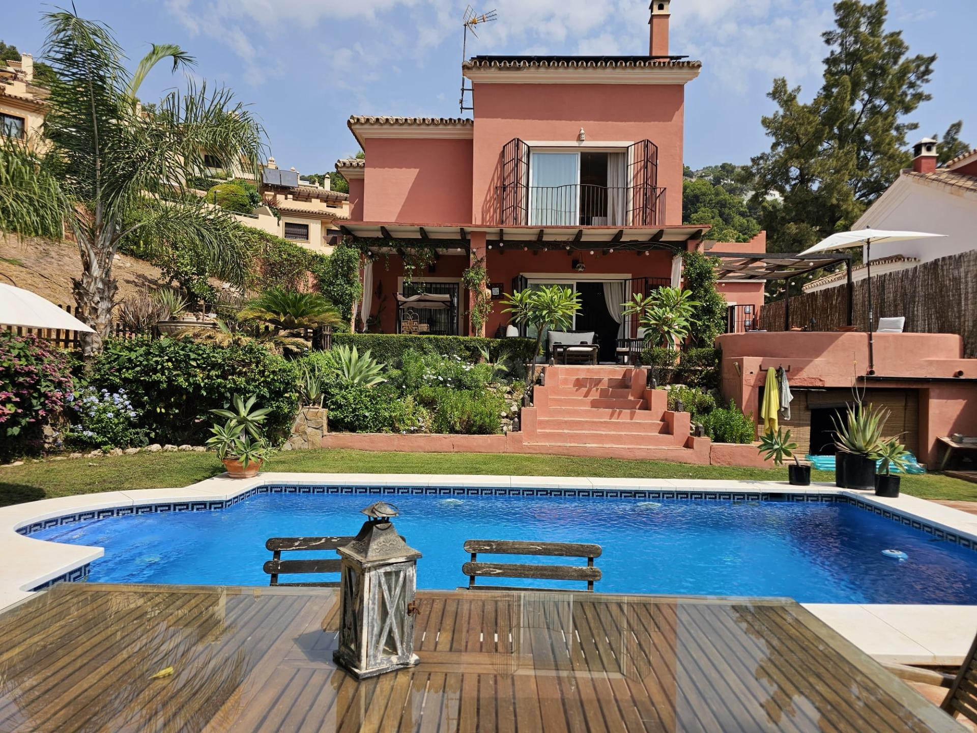 Espectacular chalet independiente con piscina, 800m2 de parc - foto 2
