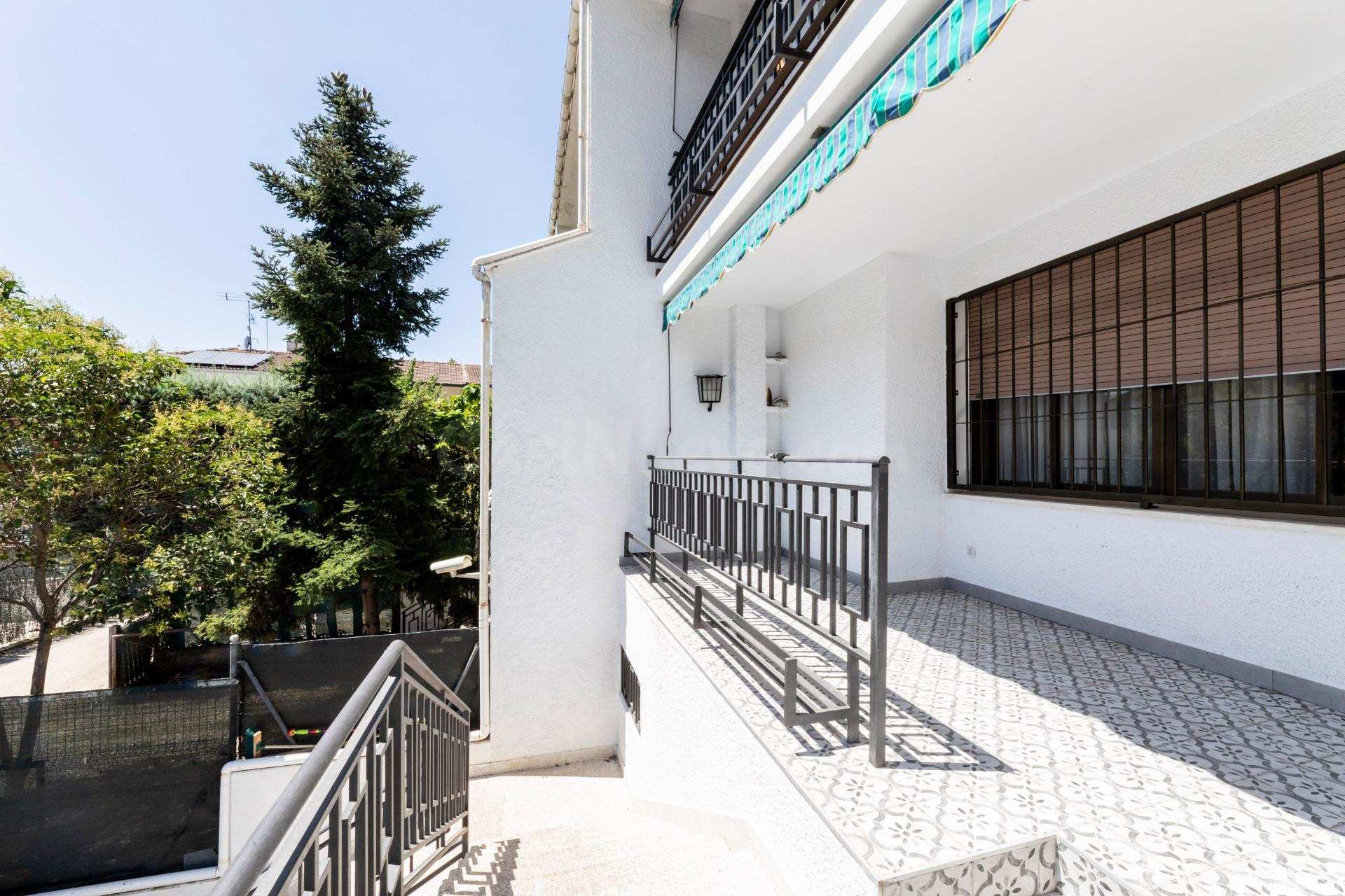 Amplio chalet adosado con gran potencial y a pocos minutos del Cercanías de Torrelodones