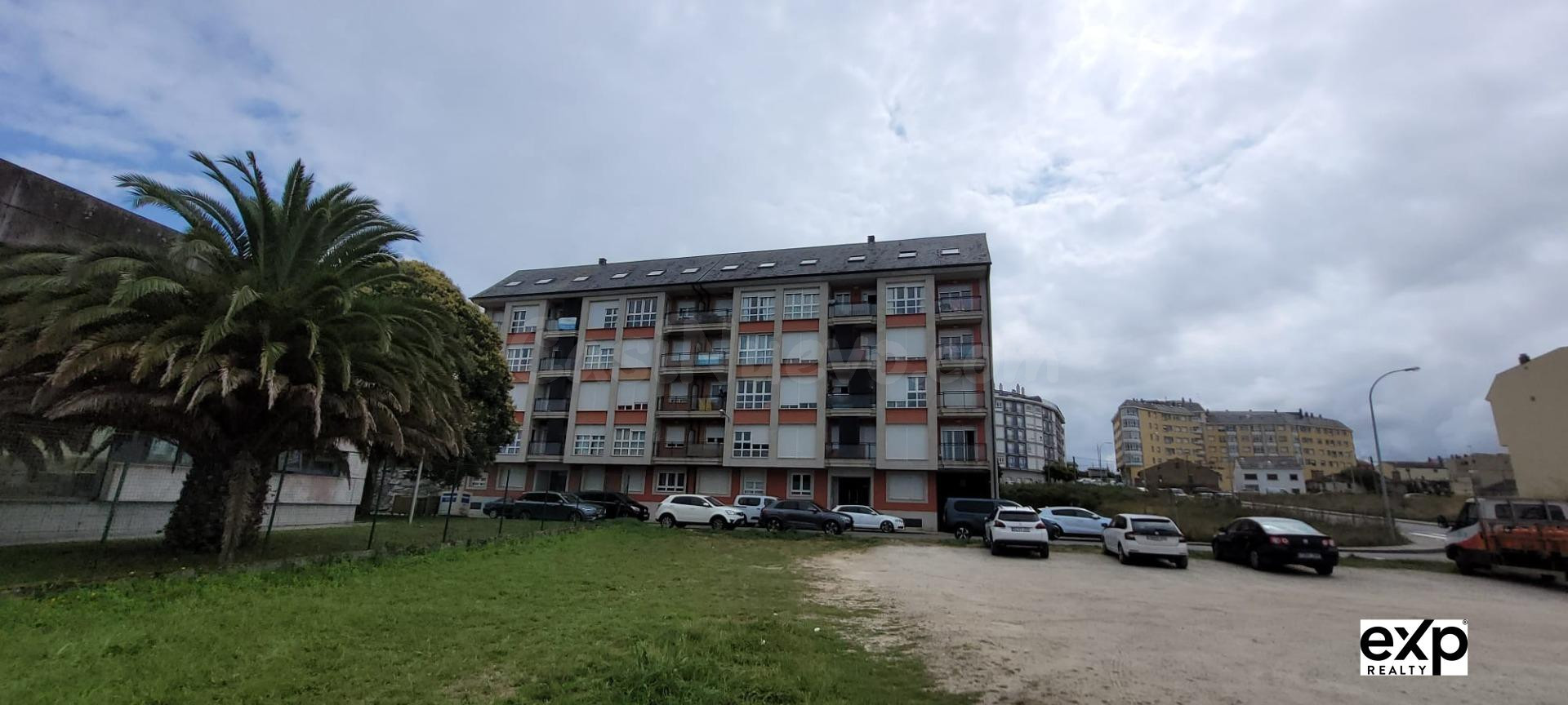 Amplio apartamento con balcón, piscina, garaje y vistas al mar en Foz (Lugo)
