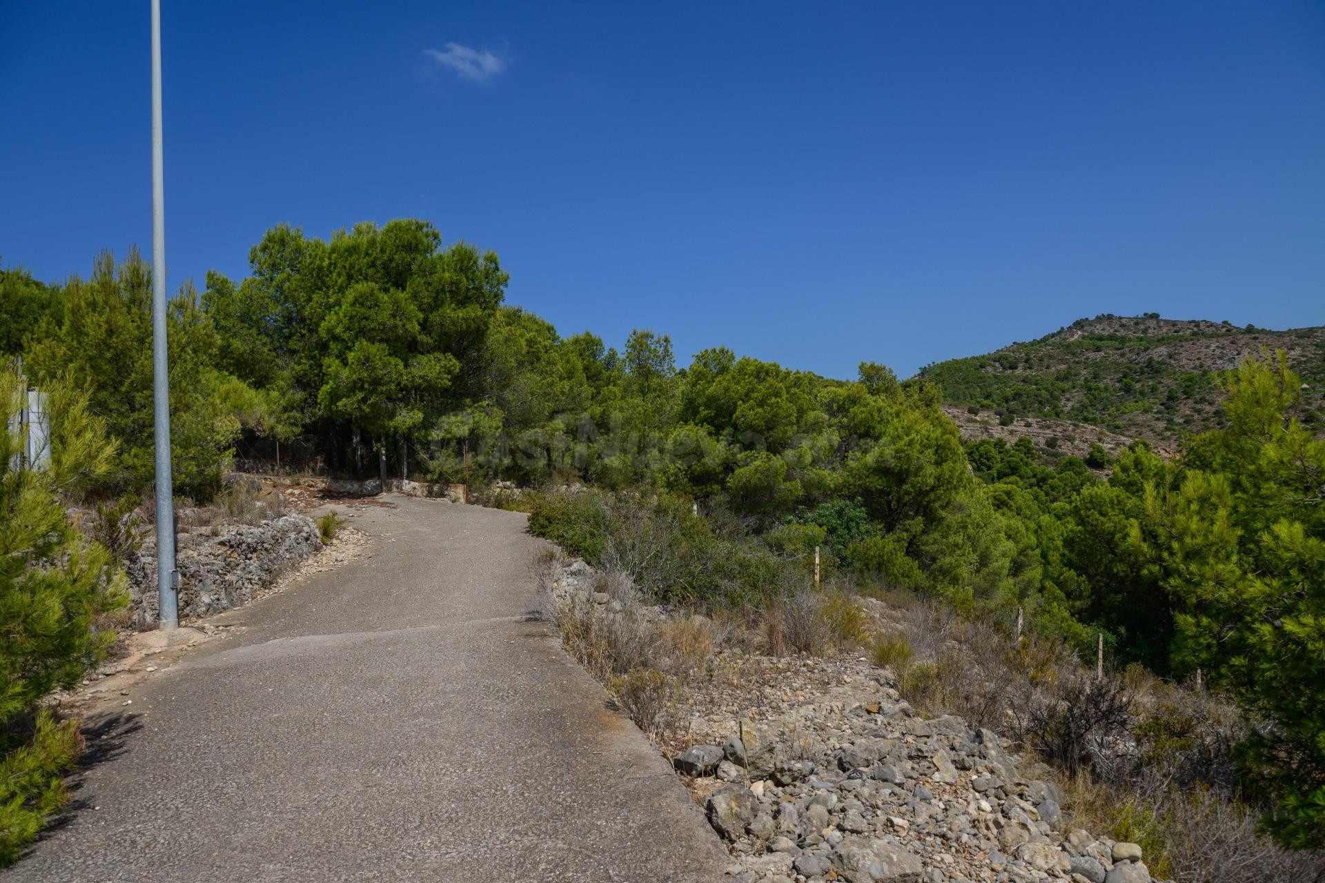Parcela residencial de 500 m2 con vistas al mar y la montaña en El Tossal