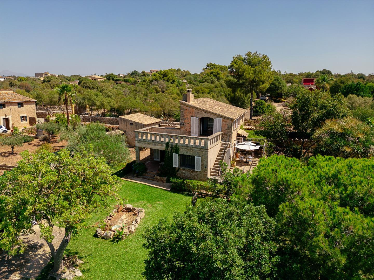 Auténtica Finca Mallorquina de 1930 con Vistas a la Bahía de Palma, Safareig Tradicional y 6.854 m2 de Naturaleza Privada