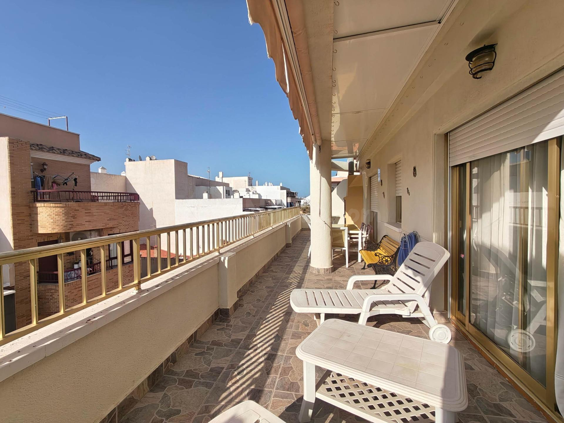Ático dúplex con dos terrazas y garaje cerrado a 300 m de Playa del Cura