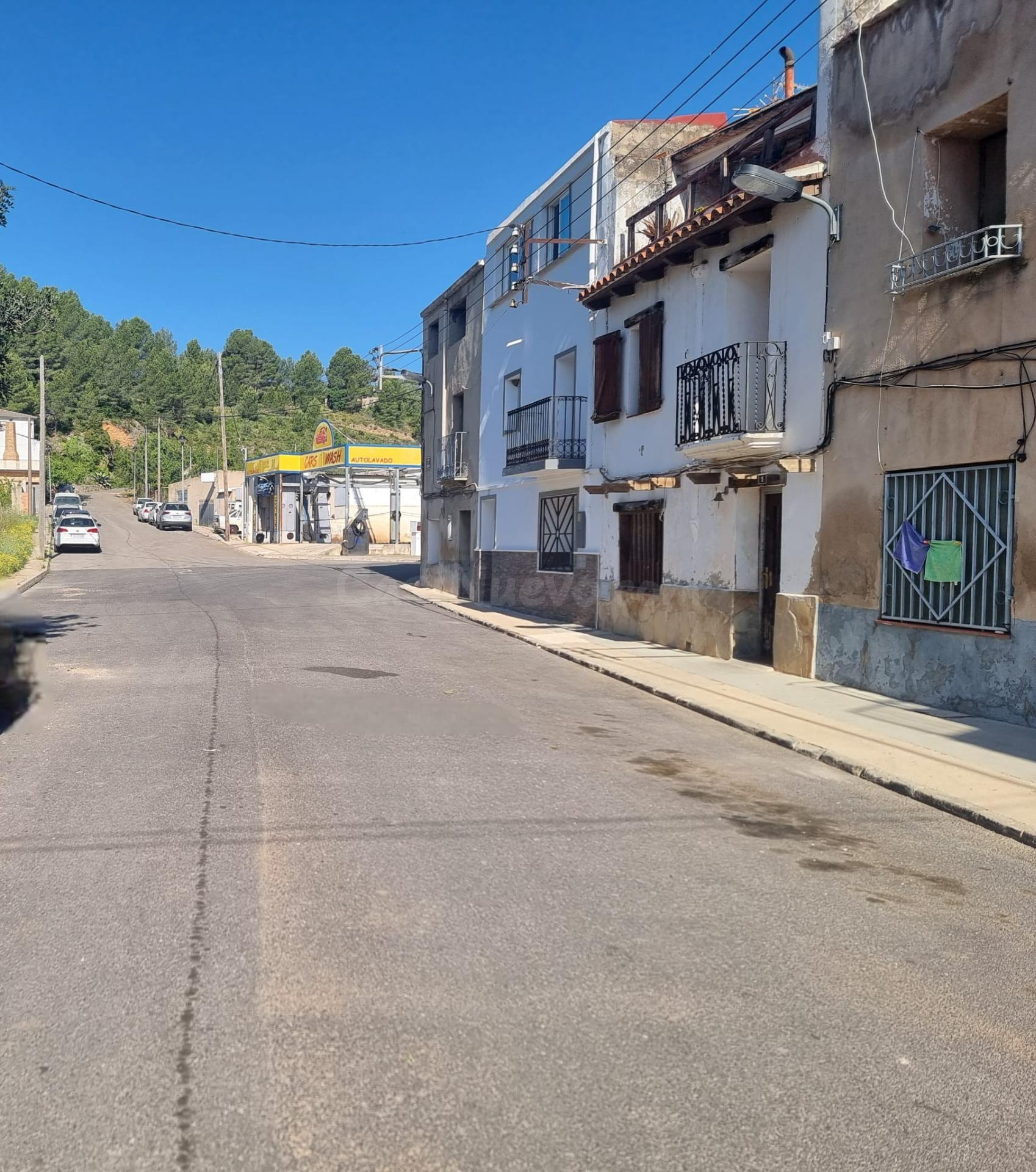 Casa de pueblo a reformar en El Rosell con almacén y salida 