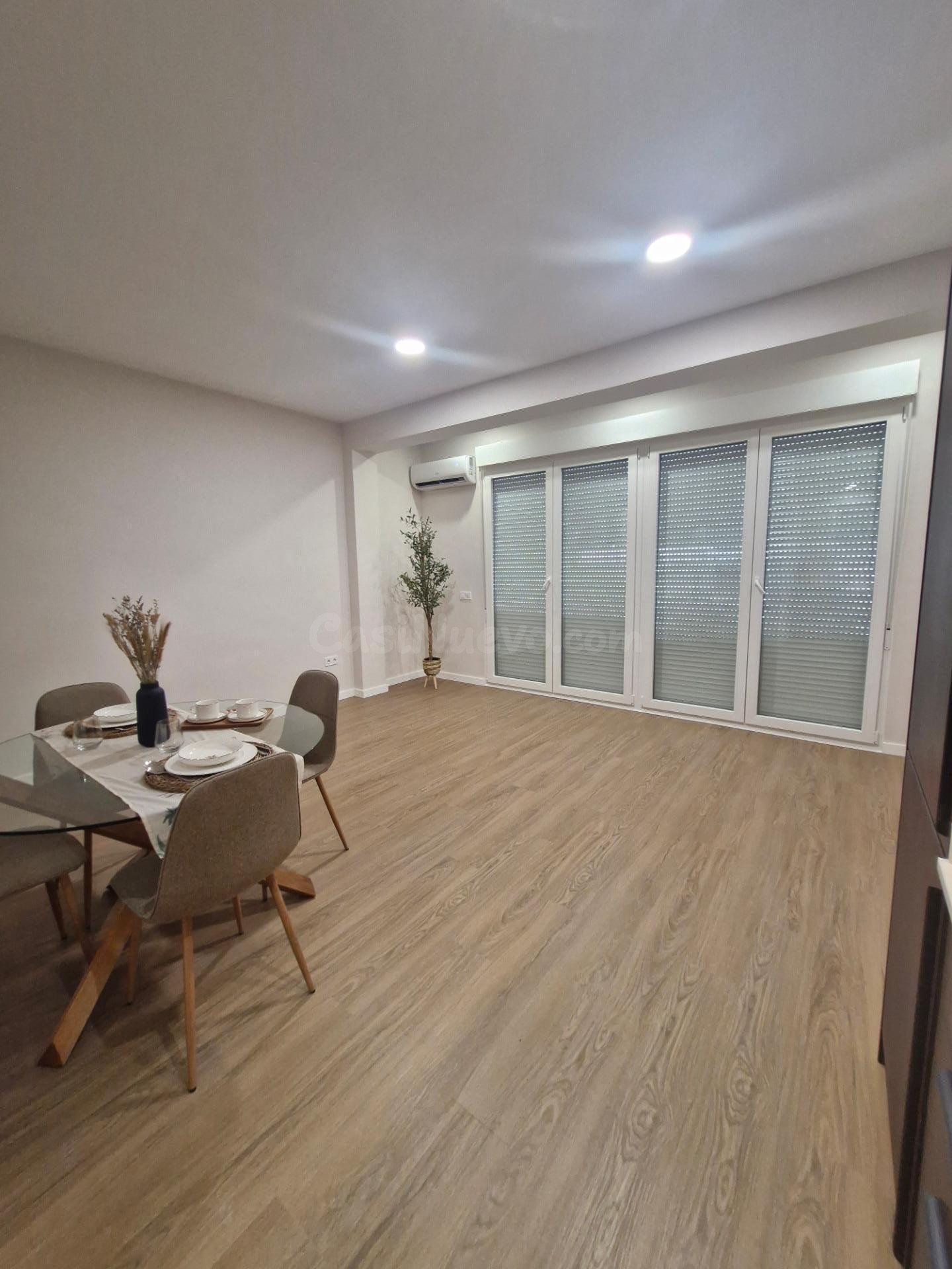 ¡EXCLUSIVO PISO DE DISEÑO CON TERRAZA JUNTO AL JARDÍN DE AYORA!