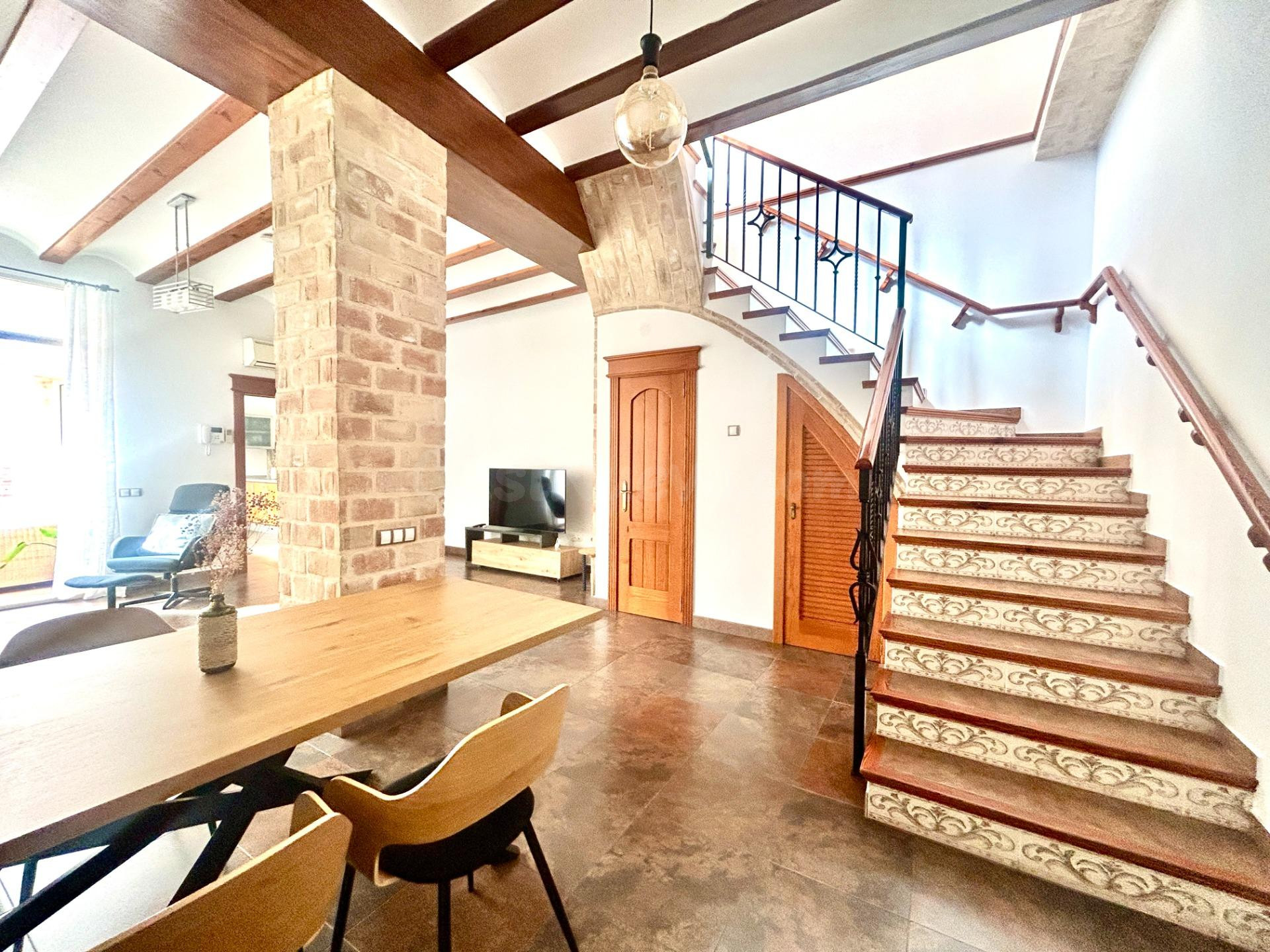 Casa mediterránea con grandes terrazas y 4 dormitorios en Ra
