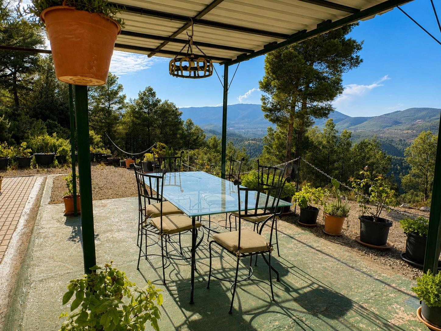 Finca rural de 373.242 m2 con vivienda, vistas a la montaña y total privacidad en Torremanzanas