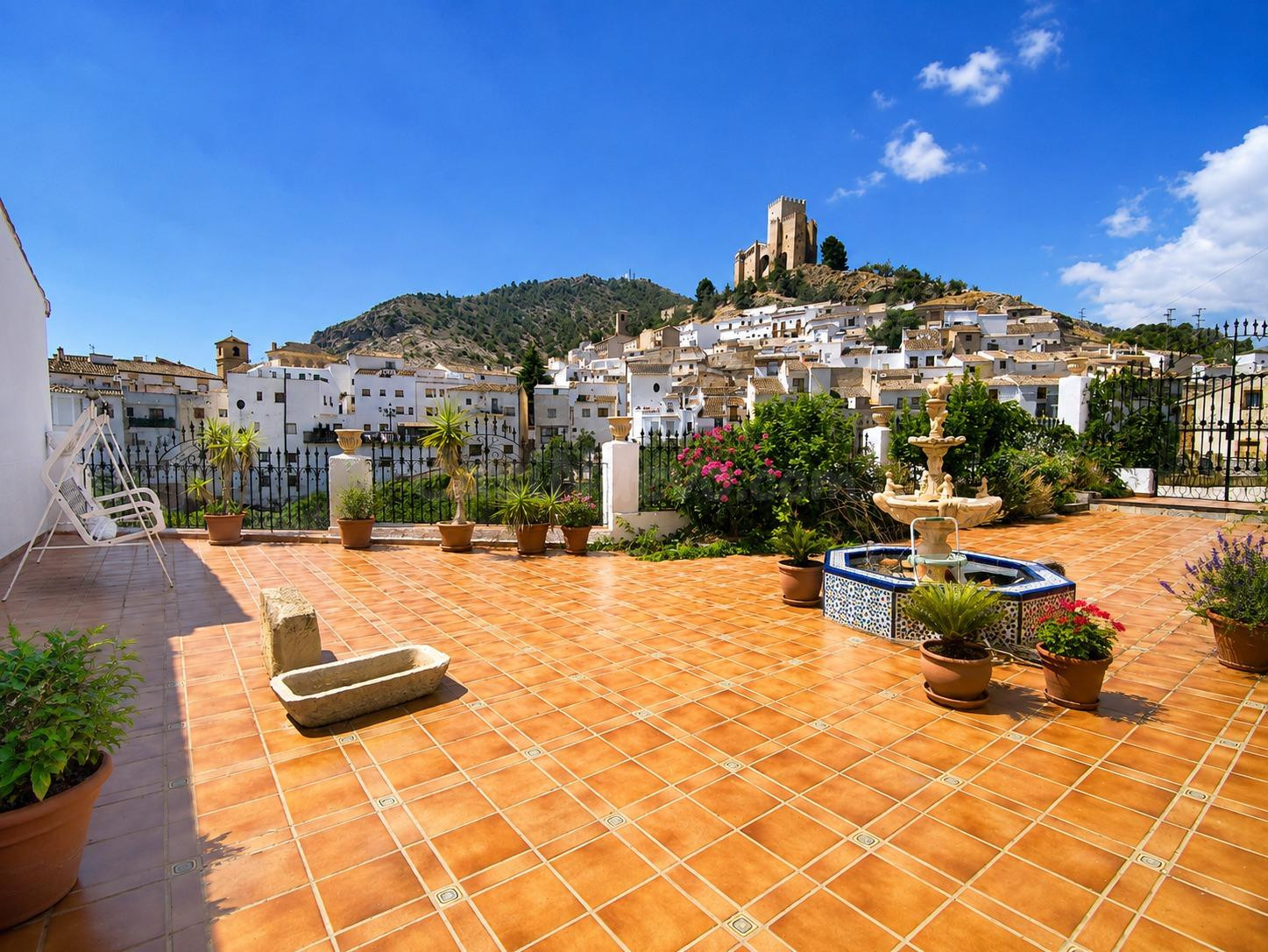 Casa de 4 plantas con vistas al castillo – Ideal para turism - foto 2