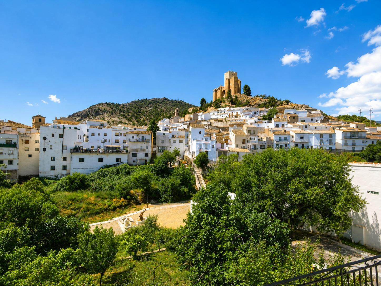 Casa de 4 plantas con vistas al castillo – Ideal para turism - foto 3