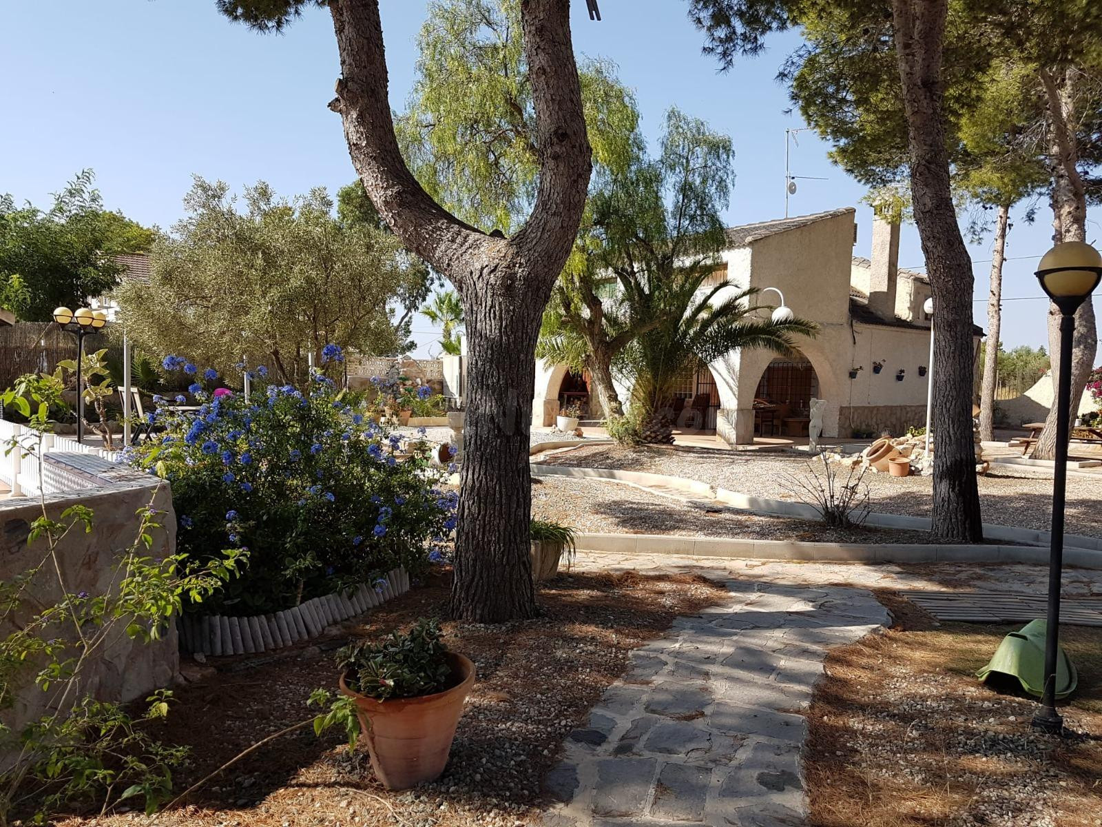 Chalet independiente con piscina, pista de tenis y zona infantil — Gea y Truyols (Murcia)