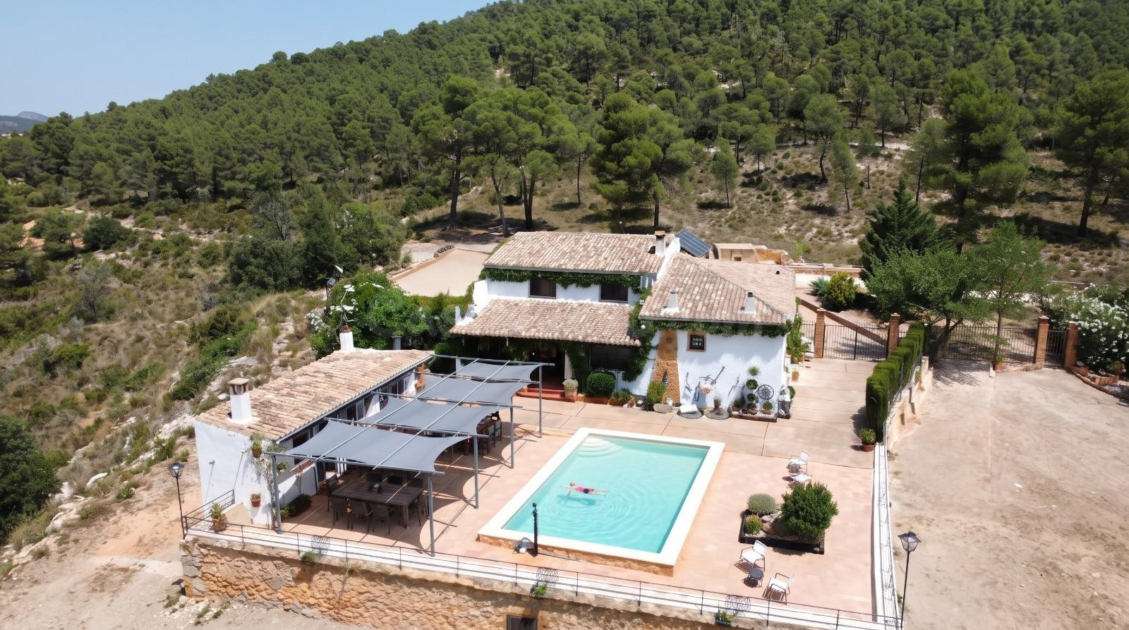 FINCA SINGULAR DE 220 HECTAREAS EN ALICANTE (ONIL). LA CAPONA