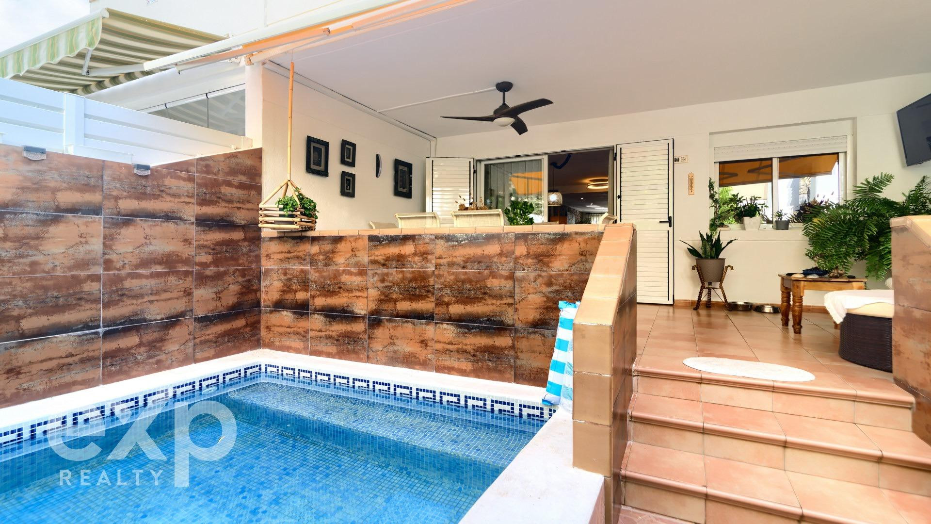 Chalet adosado a 200 metros de la playa de Almardà – entrar,