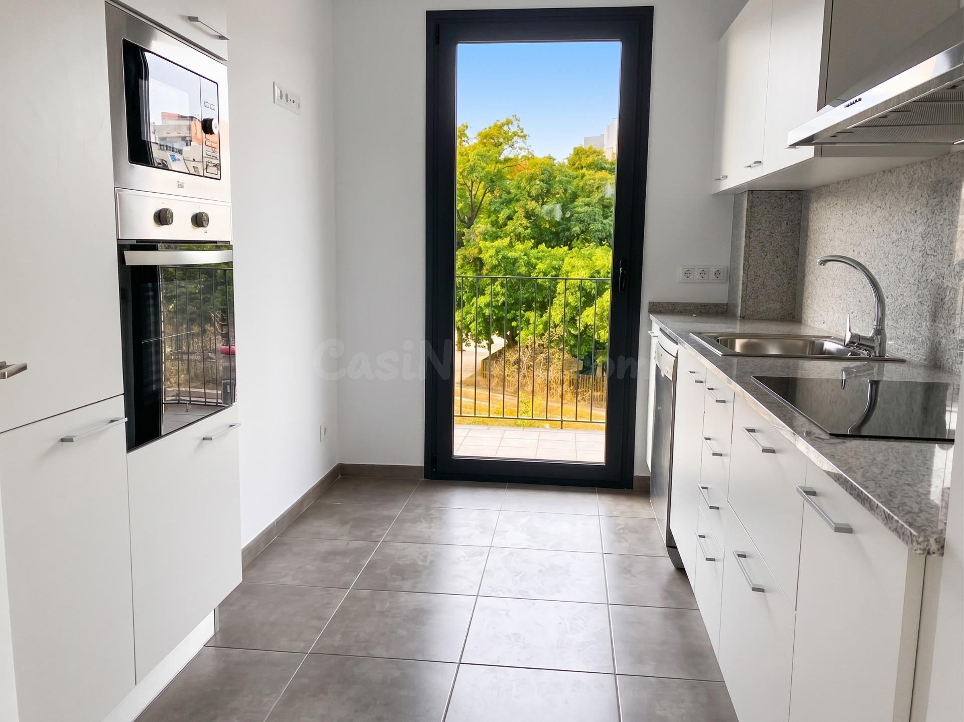 Tu nuevo hogar frente al parque, con terraza, piscina y park - foto 4