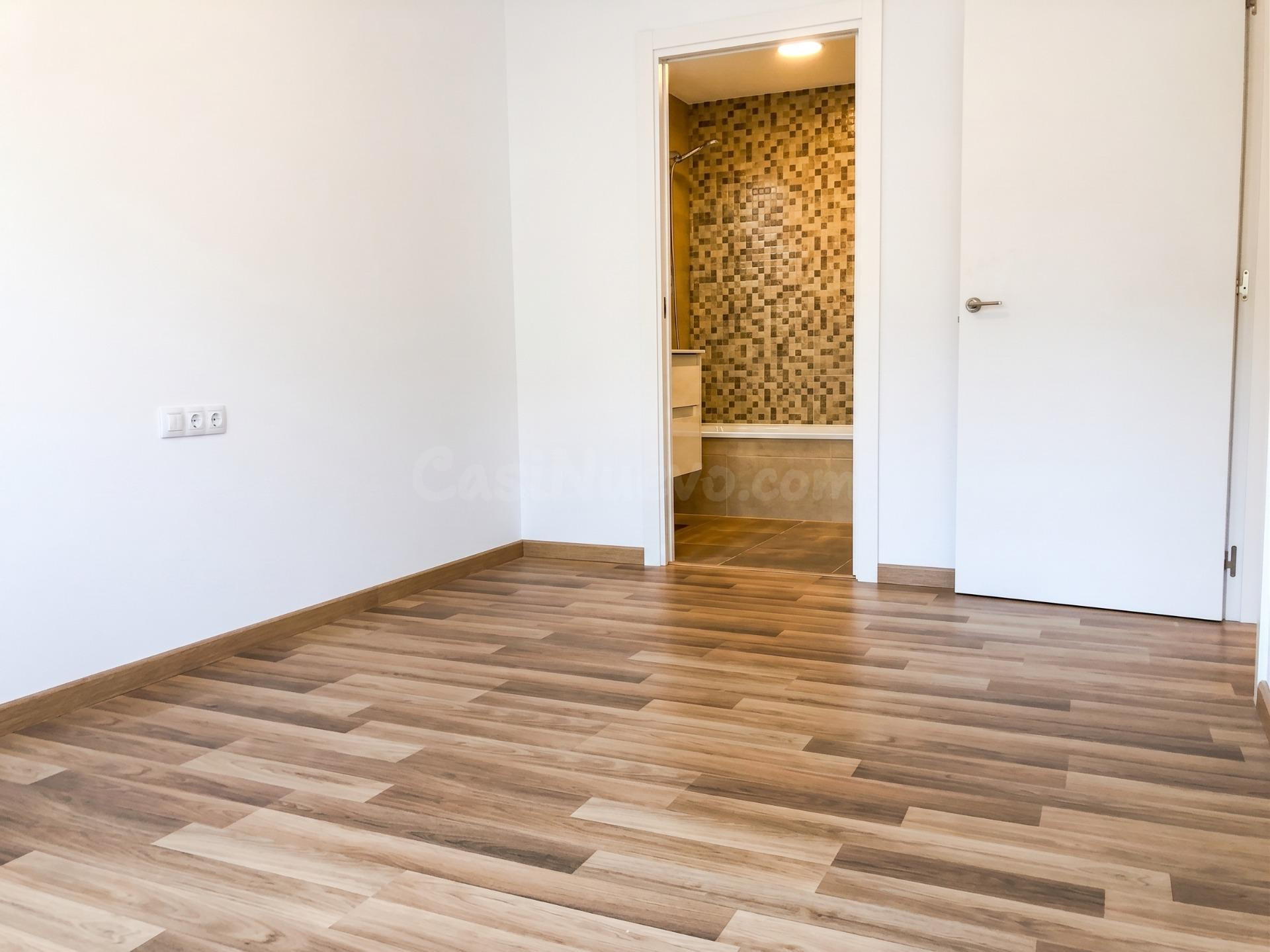 Tu nuevo hogar frente al parque, con terraza, piscina y park - foto 5