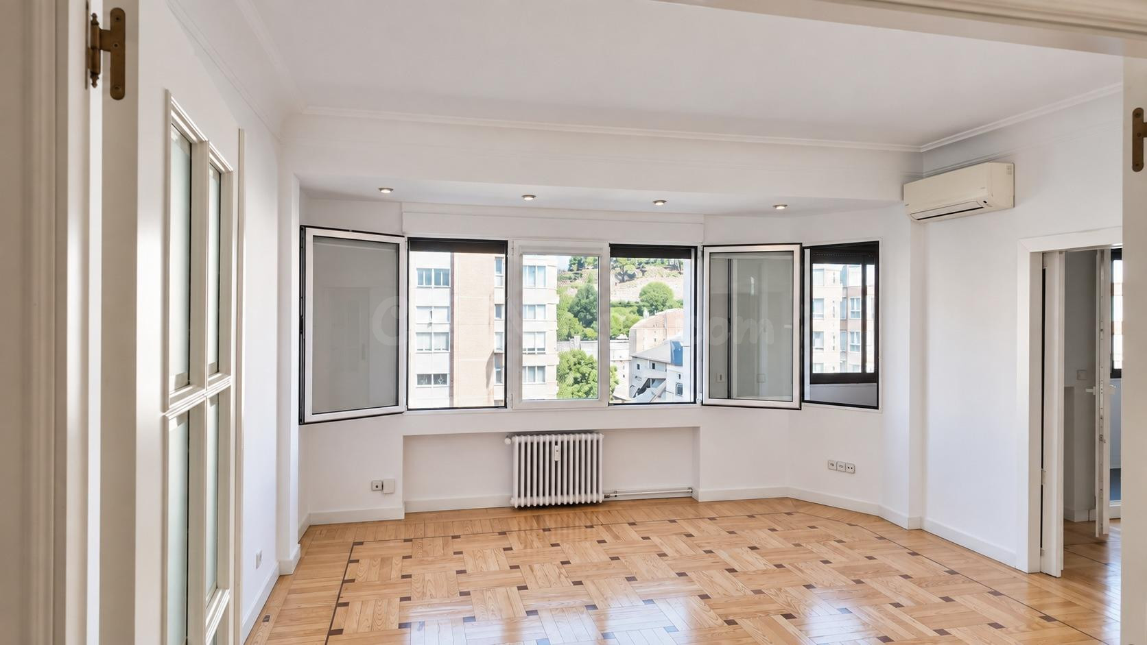 Piso de 2 dormitorios con terraza cerrada junto a Príncipe Pío