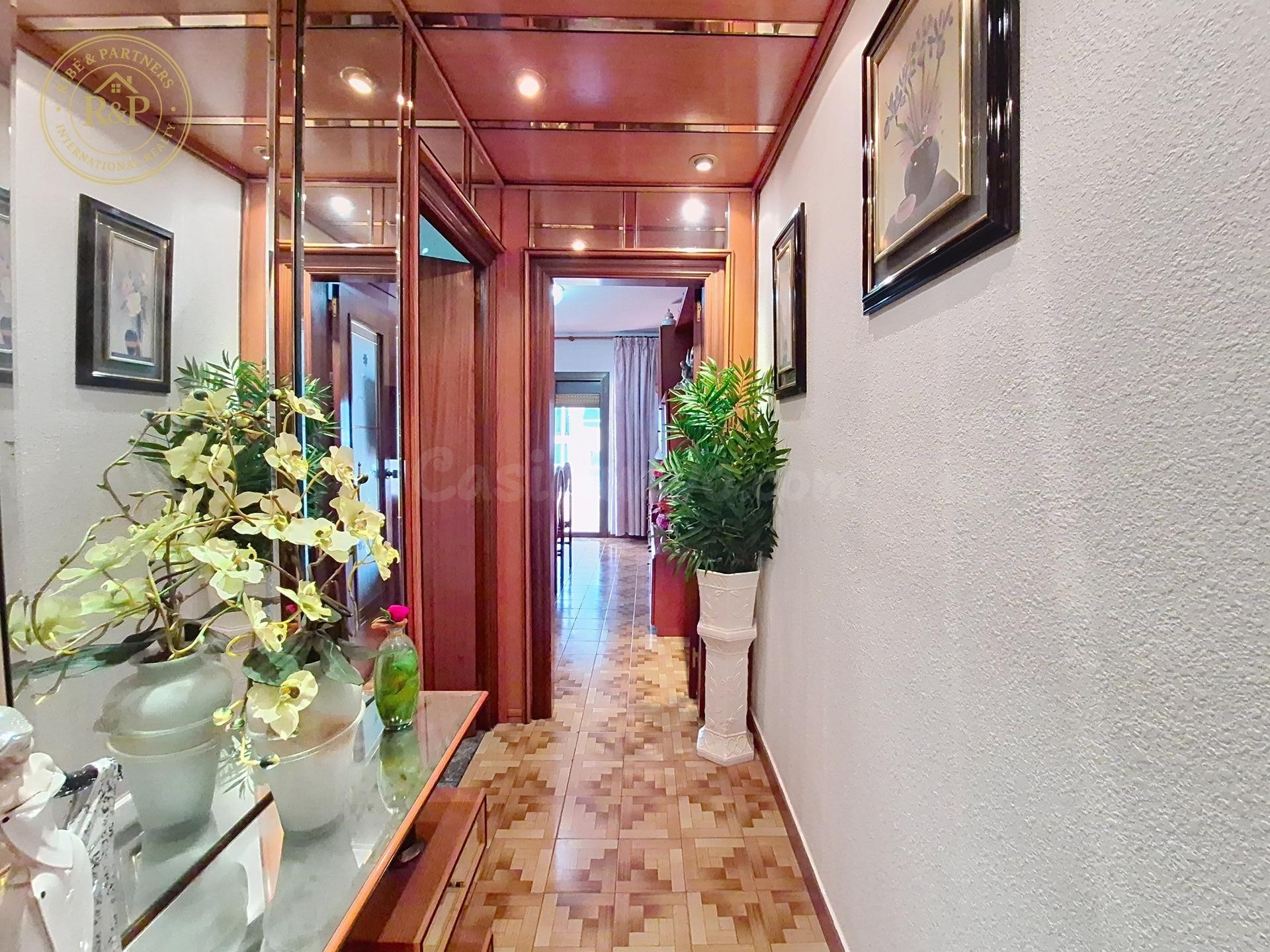 Espectacular vivienda de 4 habitaciones con ascensor y una gran terraza junto a Via Júlia