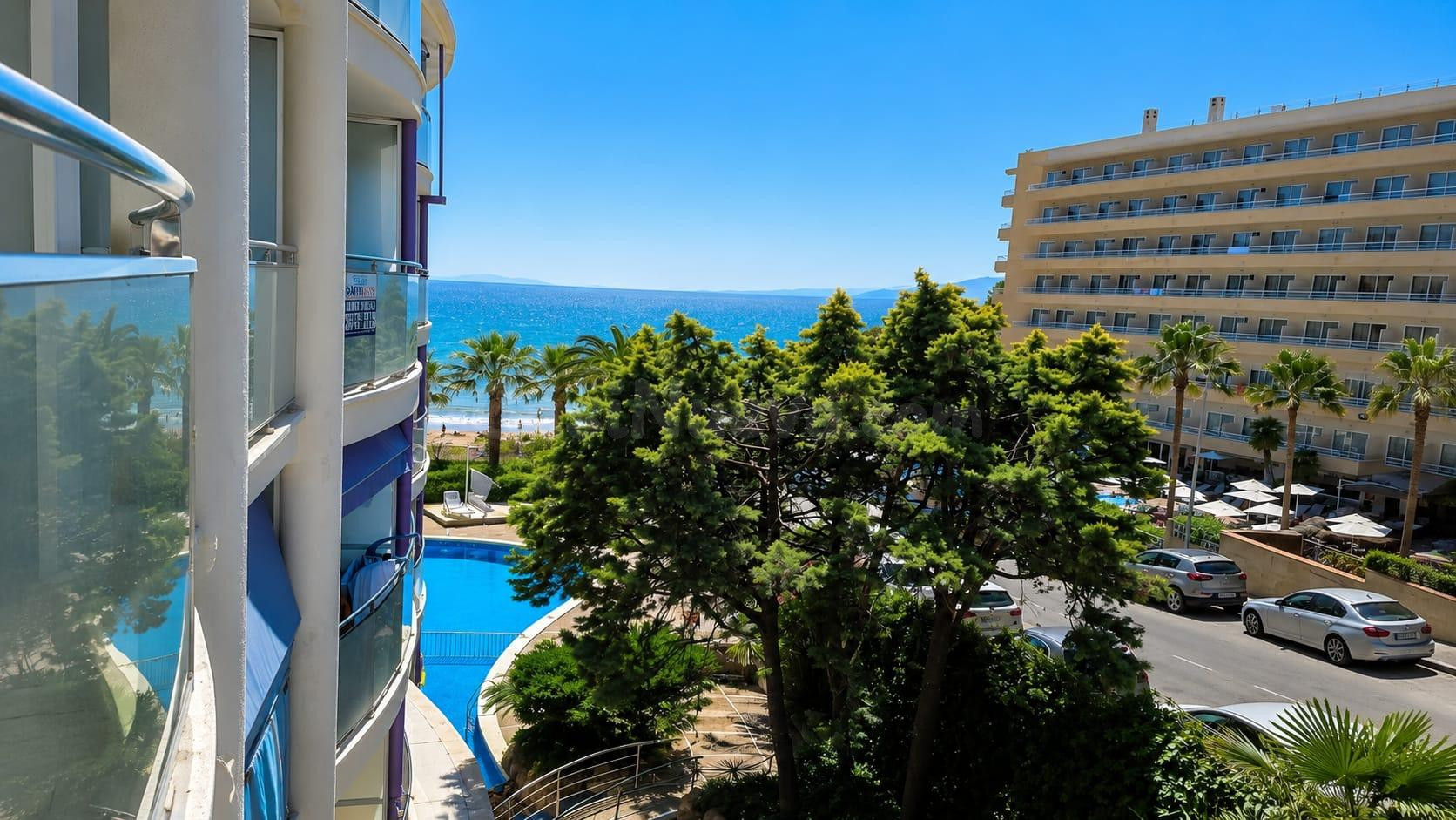 ESTUDIO CON VISTAS AL MAR, PISCINA Y LICENCIA TURÍSTICA JUNTO A CALA FONT