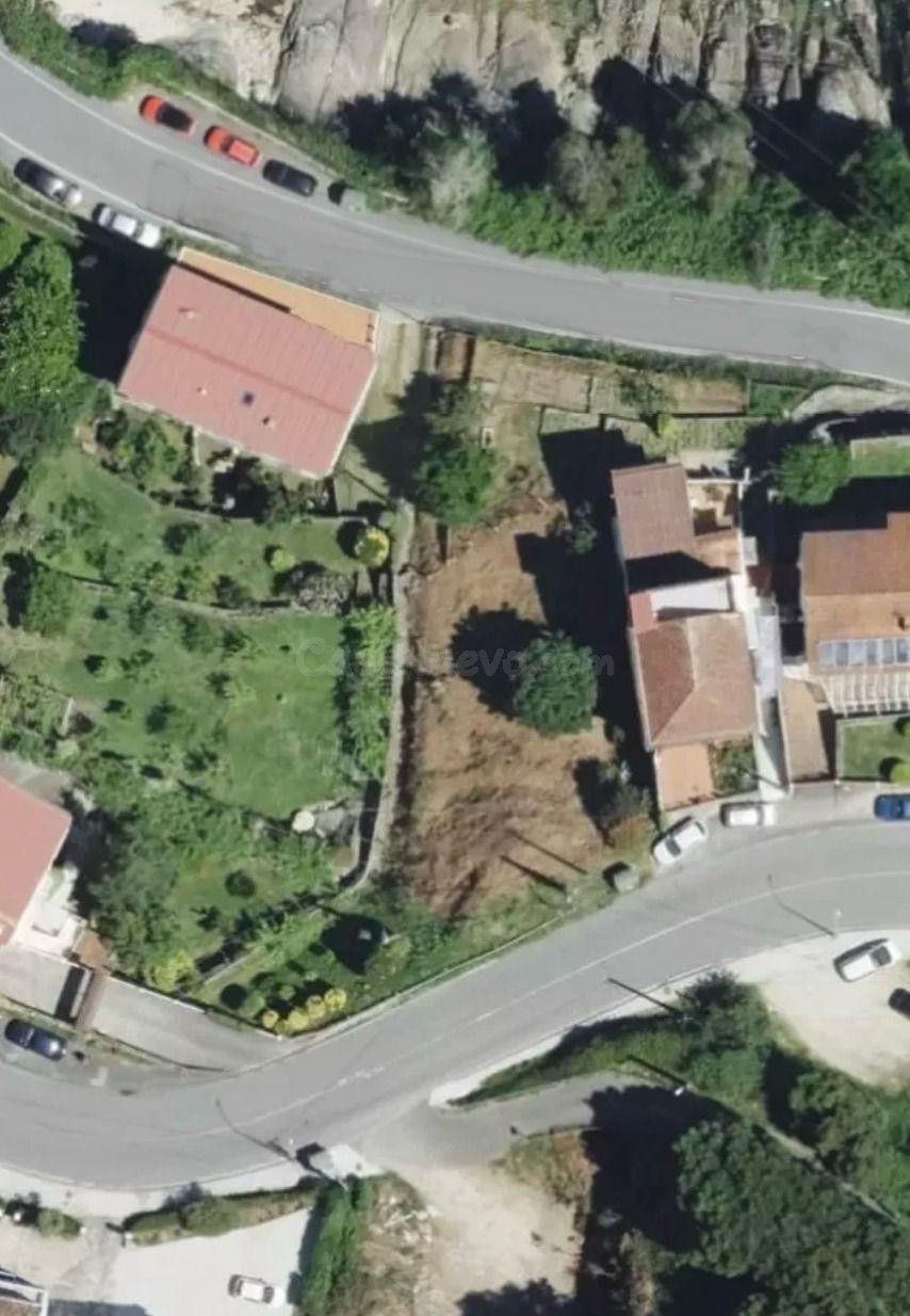 Parcela con conexión directa al arenal de Beluso - Bueu (Pon