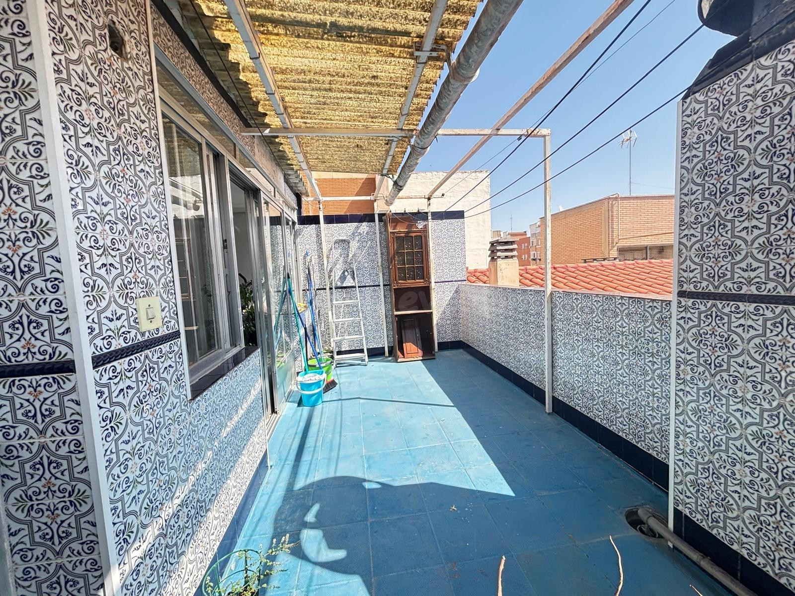 Piso de 4 habitaciones en el centro y 2 baños
