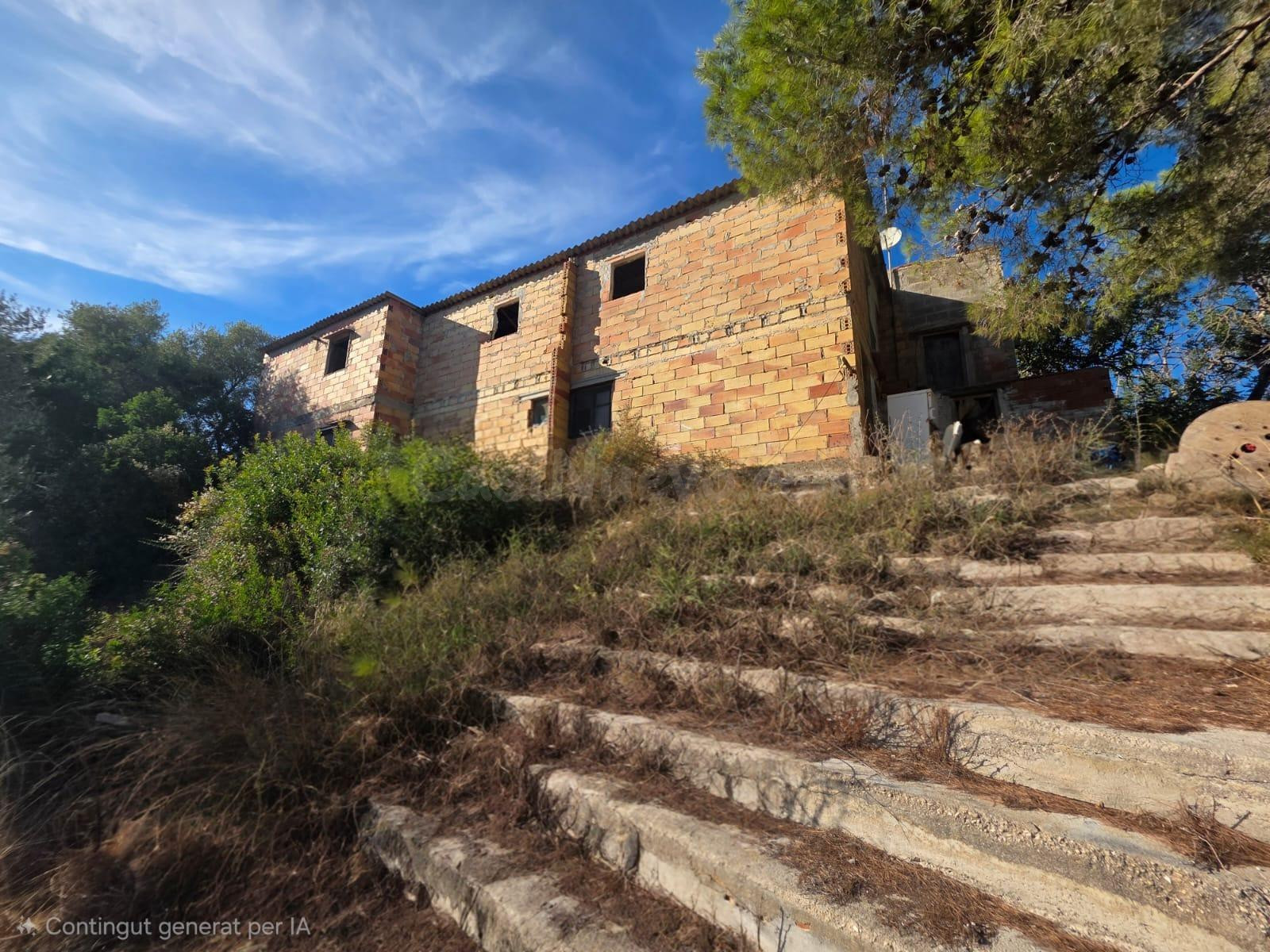 FINCA RÚSTICA DE 7,36 HECTÁREAS CON construcciones AGRÍCOLAS EN AMPOSTA