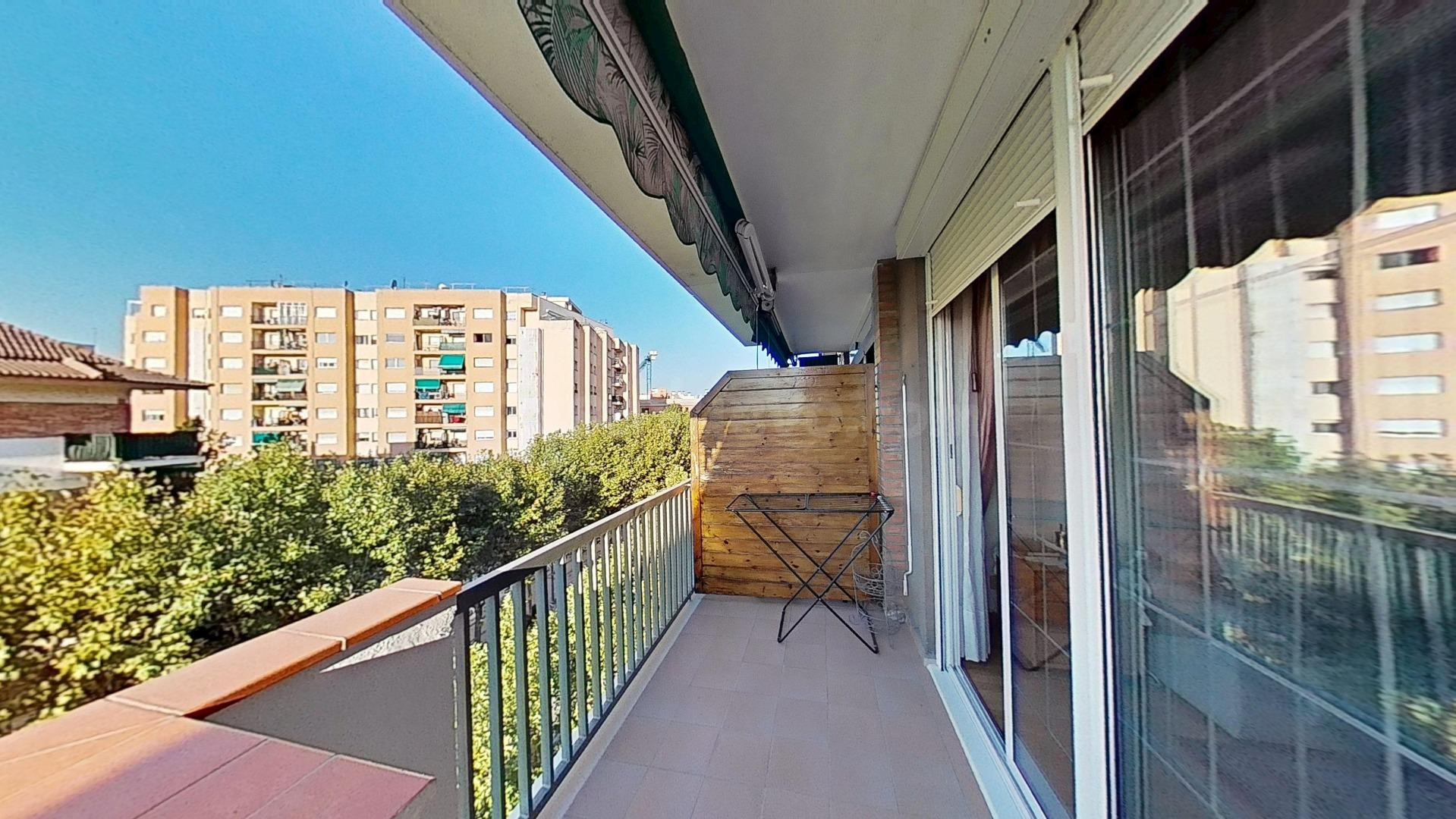 Piso de 4 habitaciones con terraza en pleno centro de Abrera