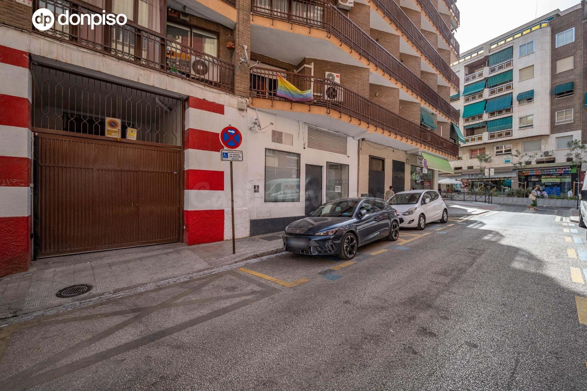 ¡Oportunidad Única! Garaje en el Corazón de Granada por solo 35.000€