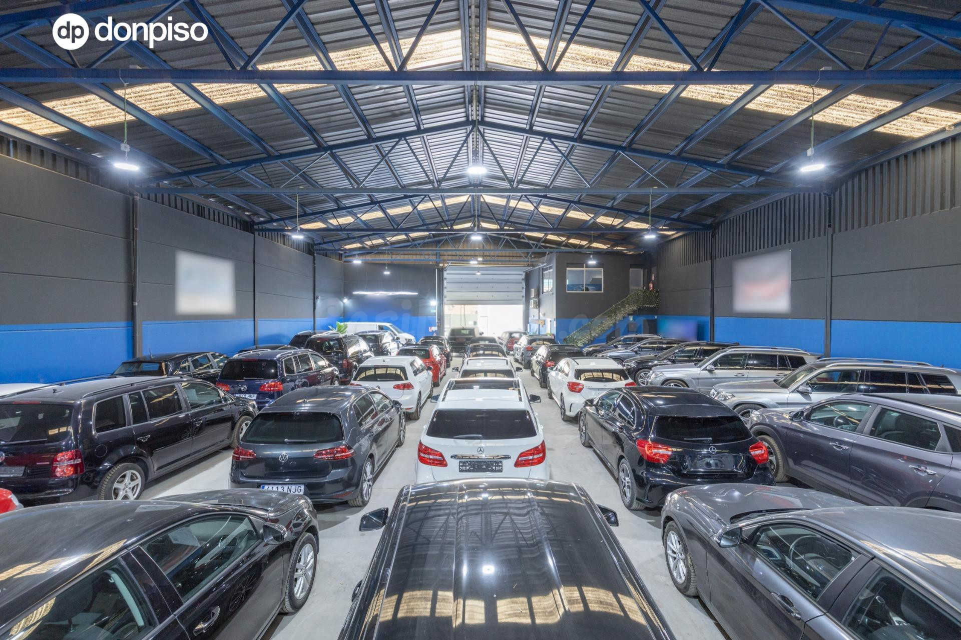 Nave industrial en venta en Atarfe (Granada) | 757 m2 construidos | Excelente visibilidad