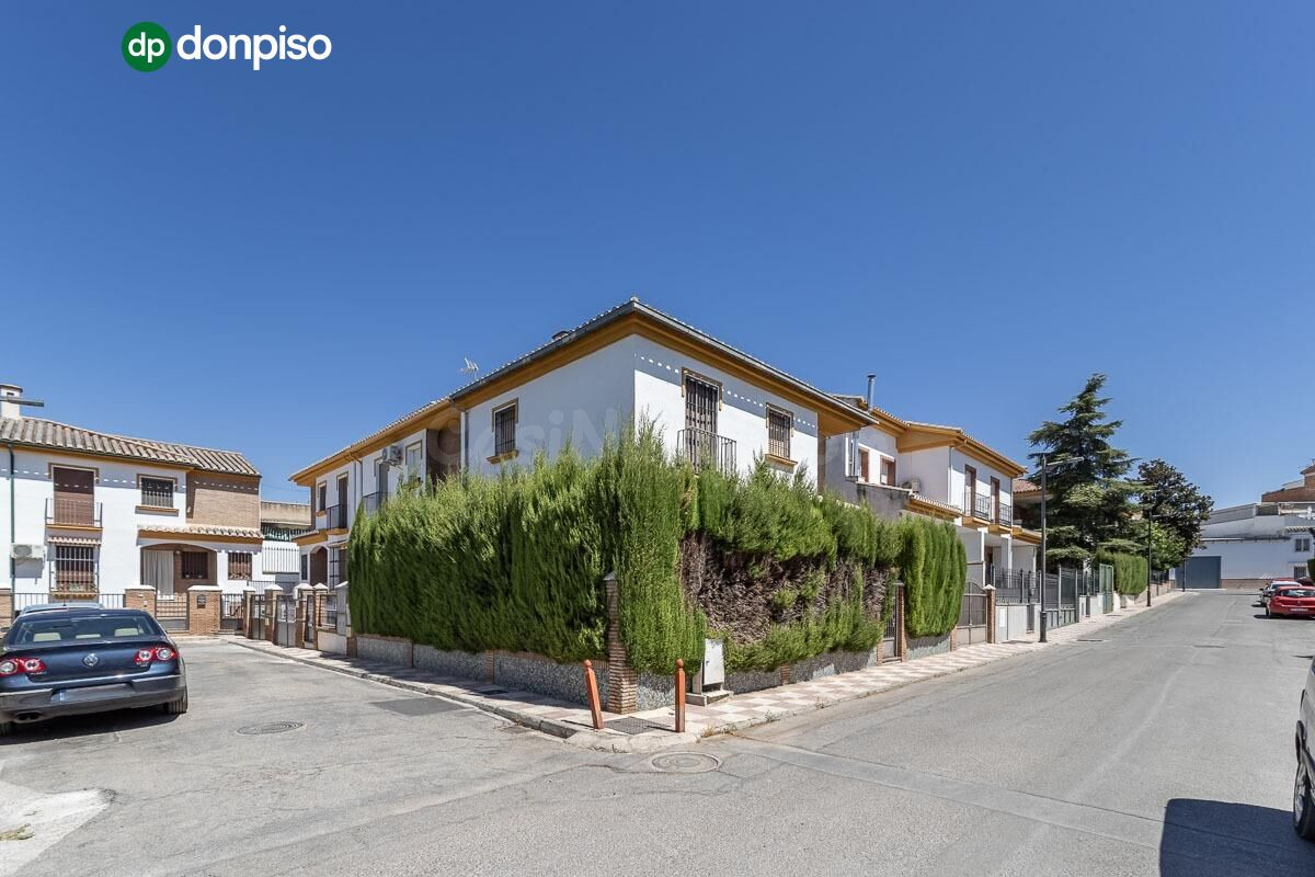 Casa pareada de 195 m2 con 3 dormitorios, 3 baños y cochera  - foto 2