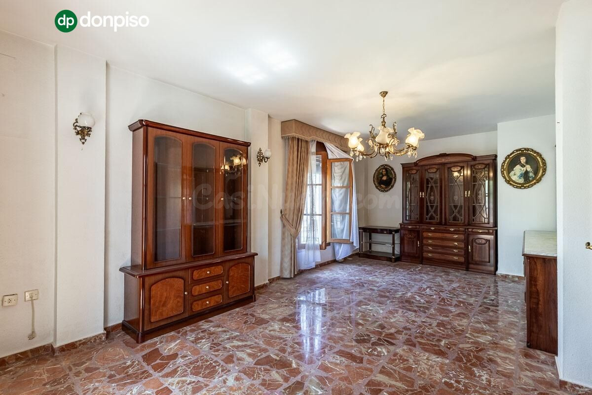 Casa pareada de 195 m2 con 3 dormitorios, 3 baños y cochera  - foto 3