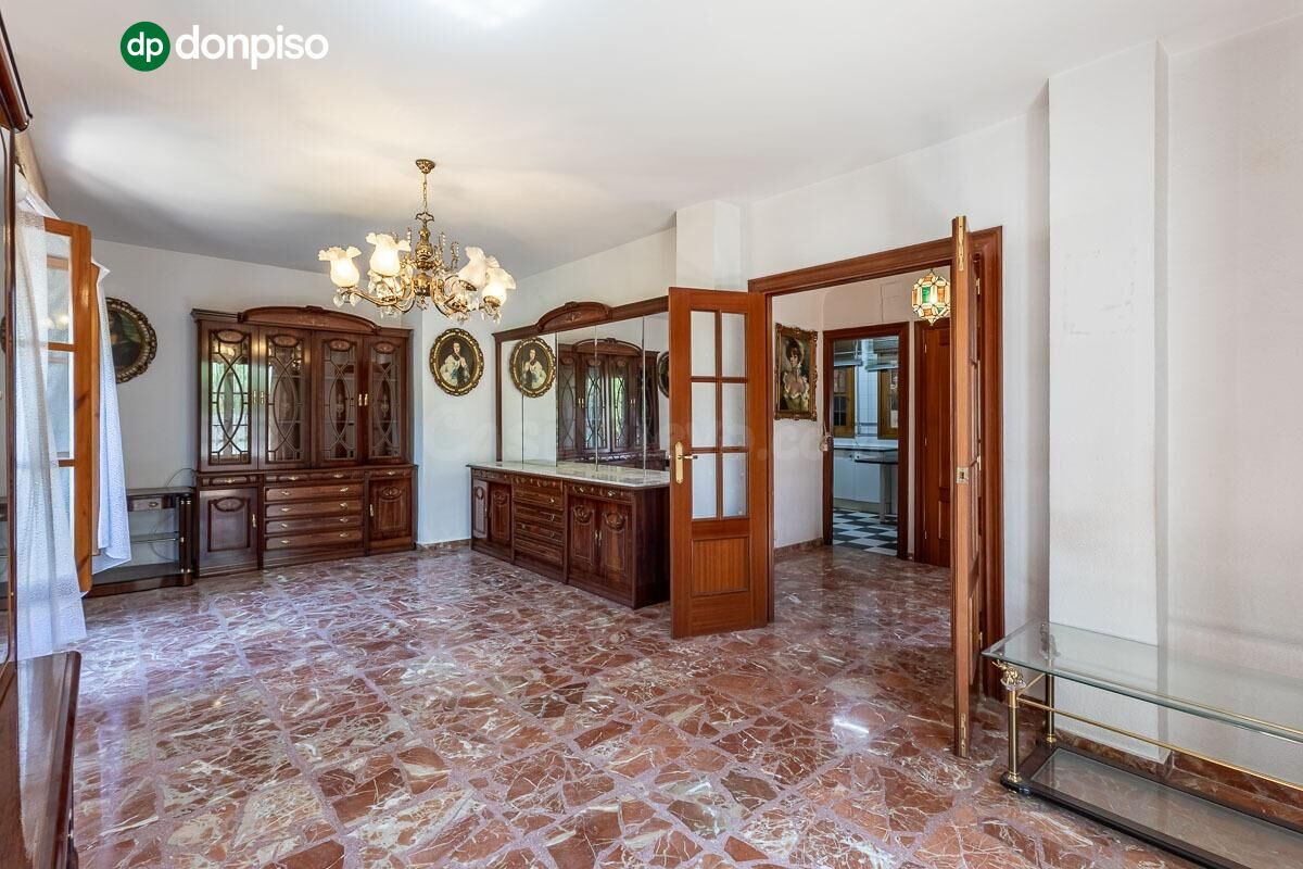 Casa pareada de 195 m2 con 3 dormitorios, 3 baños y cochera  - foto 4