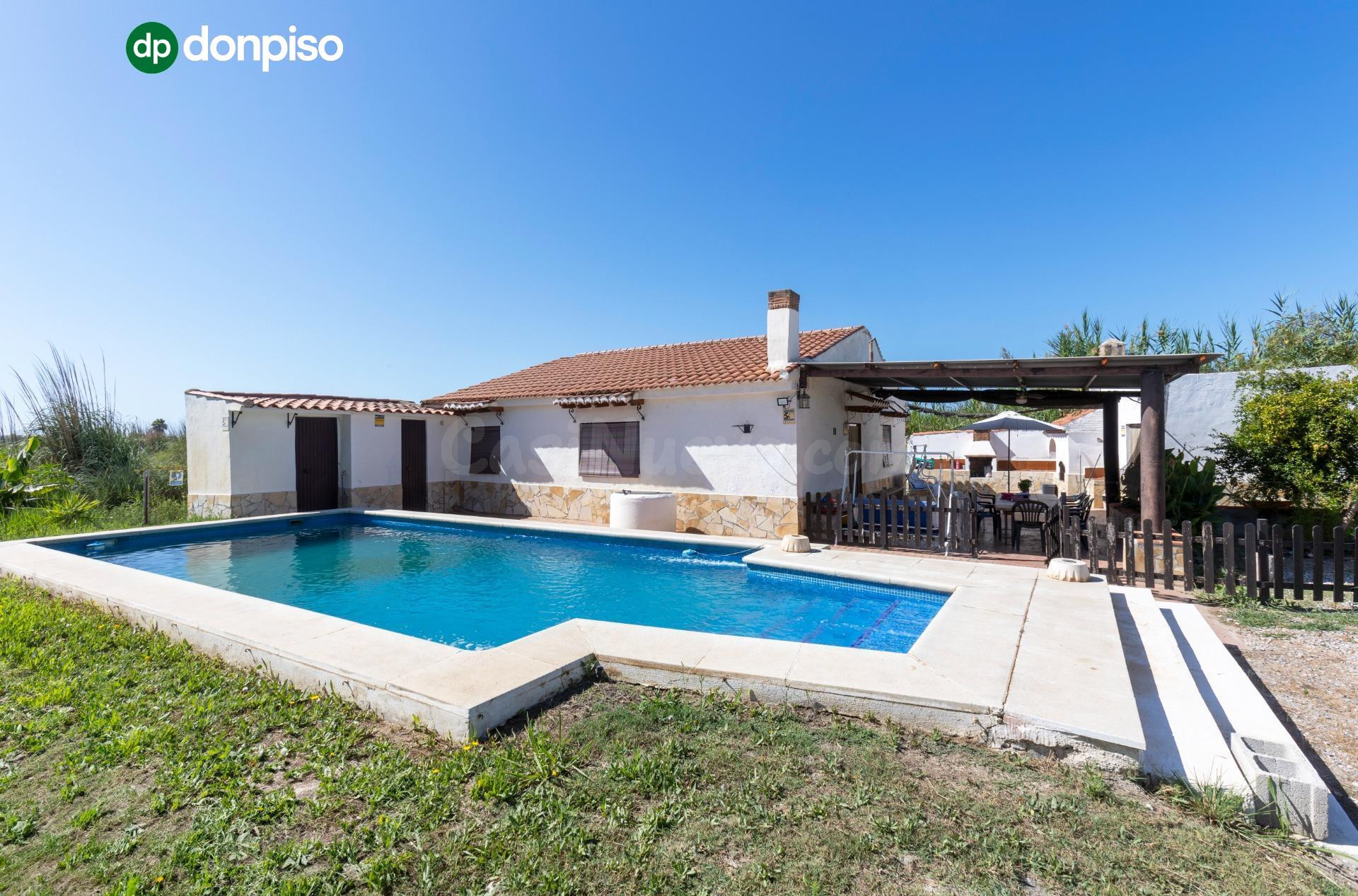 CASA CORTIJO EN MOTRIL. SITUADA A 2,5 KM DE LA PLAYA