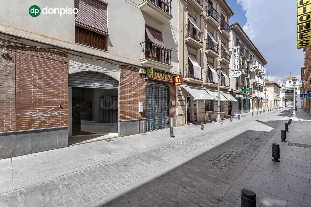 LOCAL EN PLENA CALLE REAL DE SANTA FE