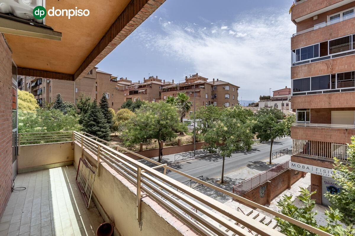 AMPLIO PISO JUNTO A PLAZA DE TOROS