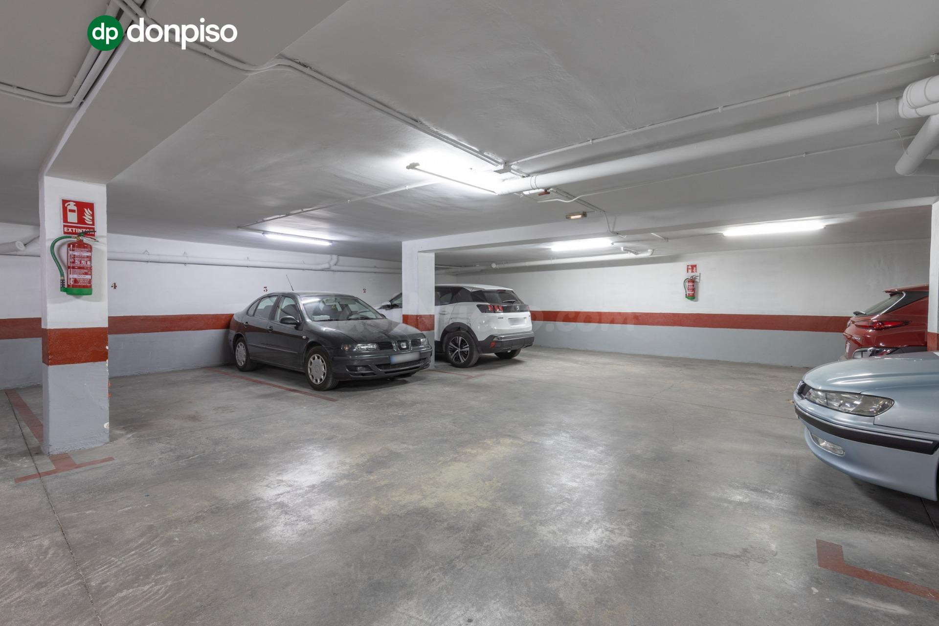 Plaza de garaje amplia en Maracena, con fácil acceso y junto
