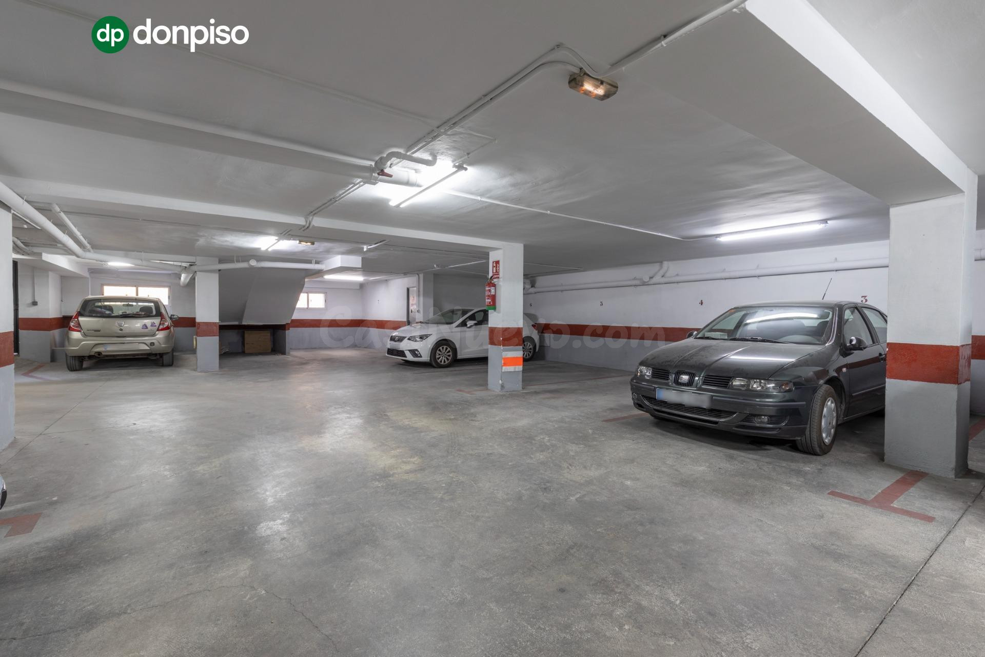 Plaza de garaje amplia en Maracena, con fácil acceso y junto - foto 3