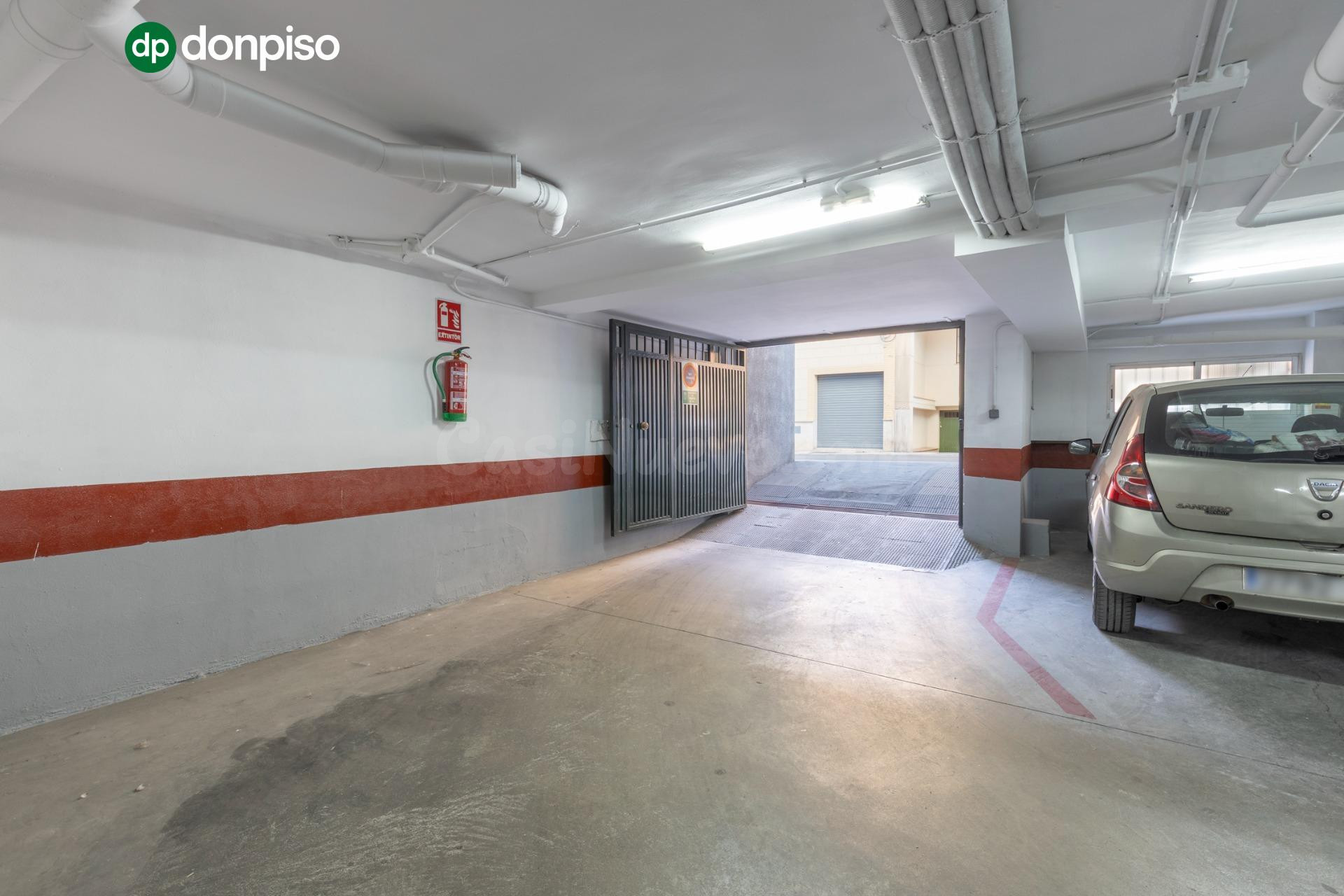Plaza de garaje amplia en Maracena, con fácil acceso y junto