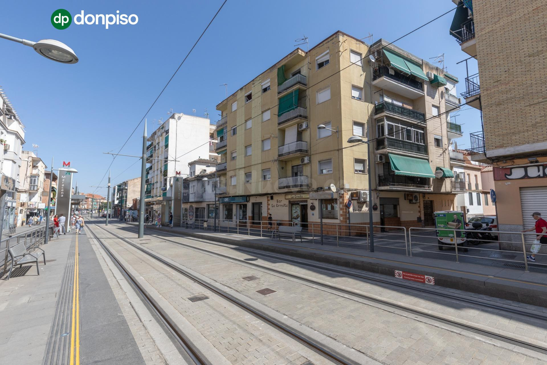 Plaza de garaje amplia en Maracena, con fácil acceso y junto - foto 3