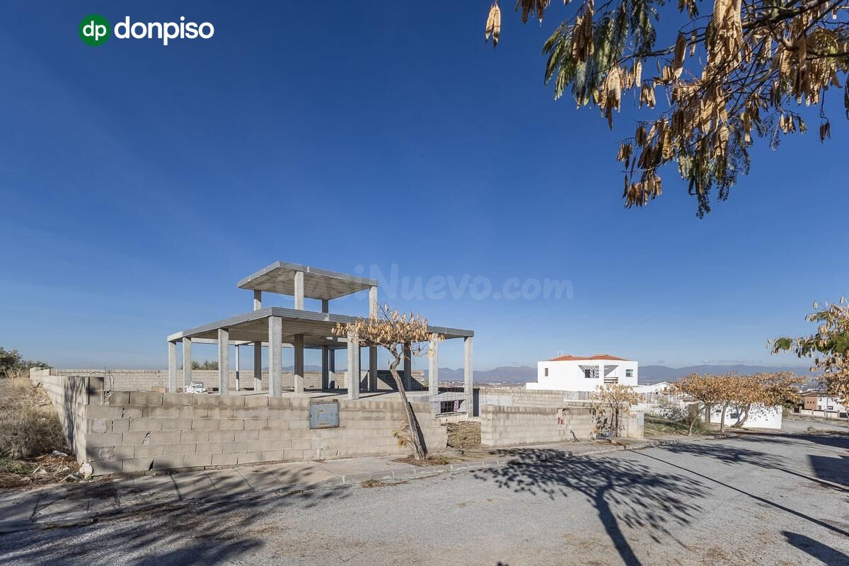 Parcela exclusiva con estructura de Chalet independiente y piscina en Urb. El Montecillo, Las Gabias