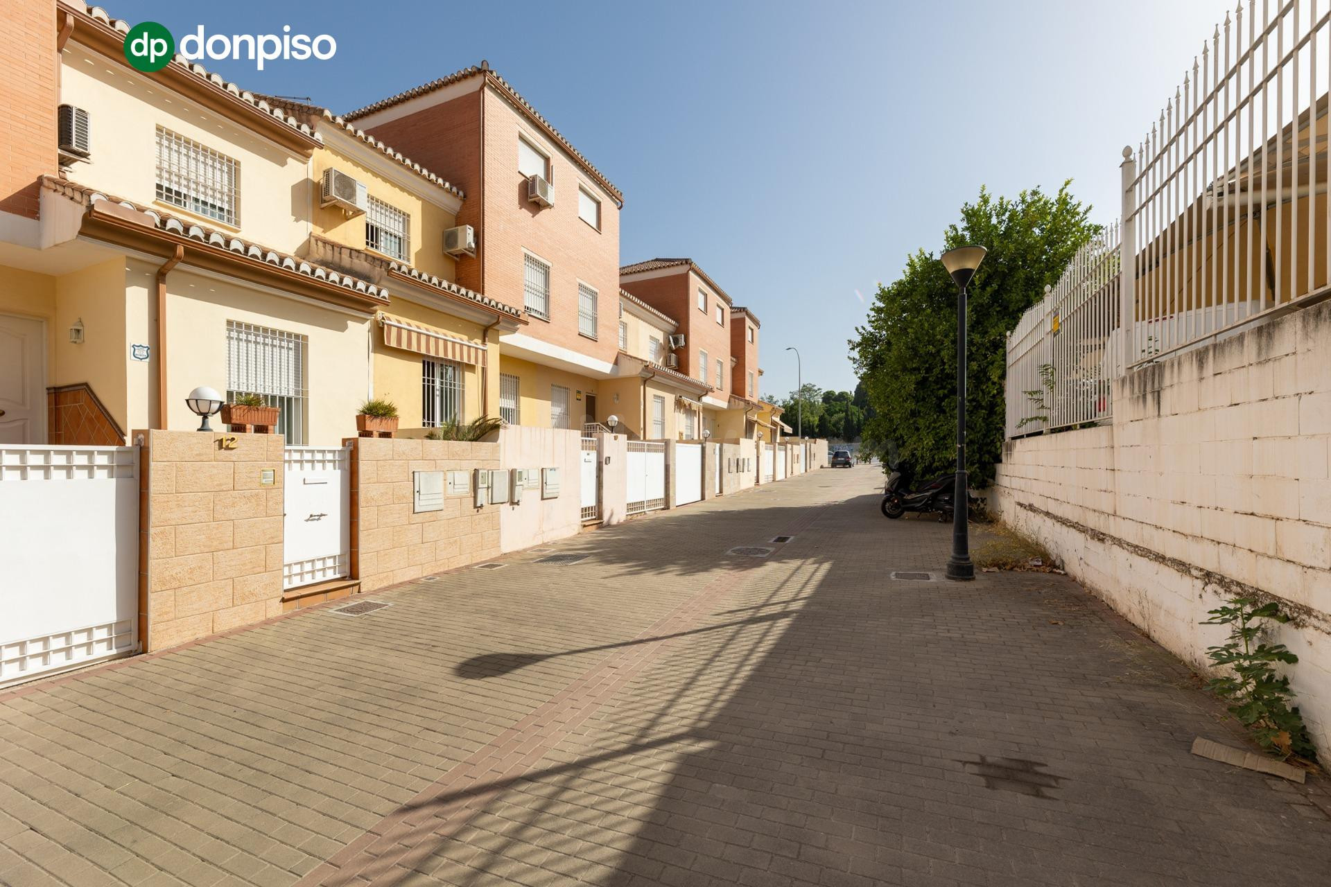 Adosado en venta en Barrio de los Periodistas - Granada