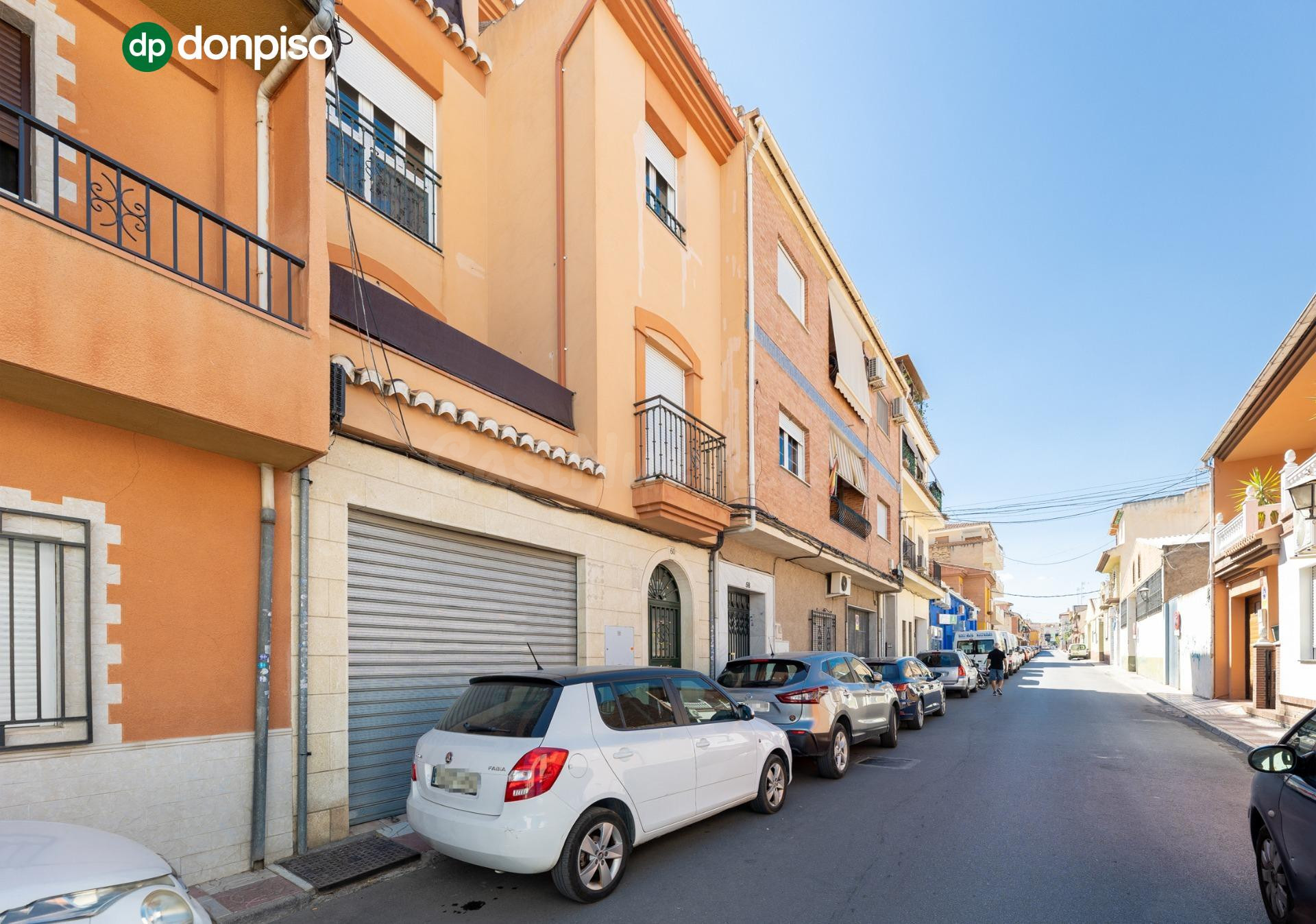 CASA ADOSADA CON GRANDES POSIBILIDADES EN EL CENTRO DE ARMIL