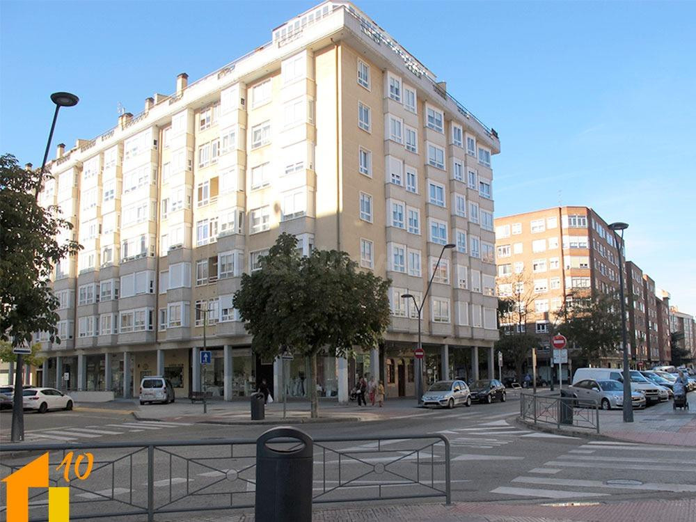 Piso en venta de tres dormitorios.