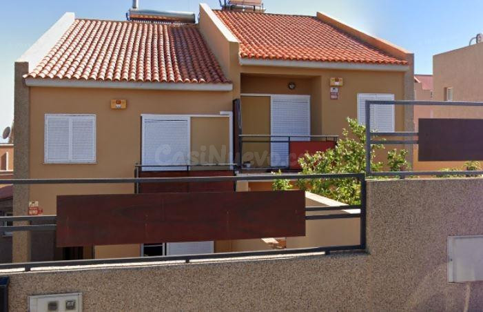 SE VENDE casa adosada OKUPA en C Tabaiba Sector 73 de Rosar