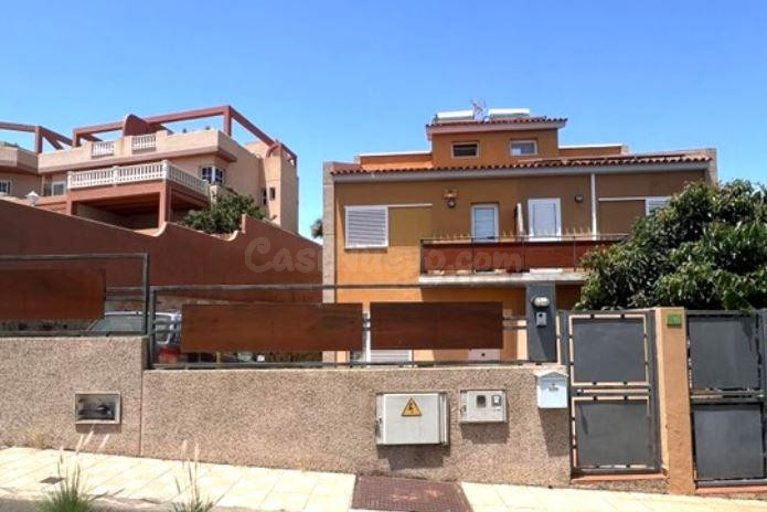 SE VENDE casa adosada OKUPA en C Tabaiba Sector 73 de Rosar - foto 2