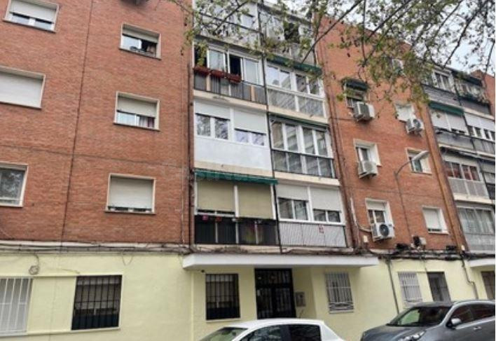 SE VENDE local comercial OKUPA en C Padron 10 de Madrid