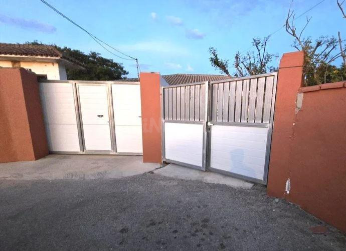 SE VENDE casa adosada OKUPADA en Camino Barrio Nuevo Nº 192 