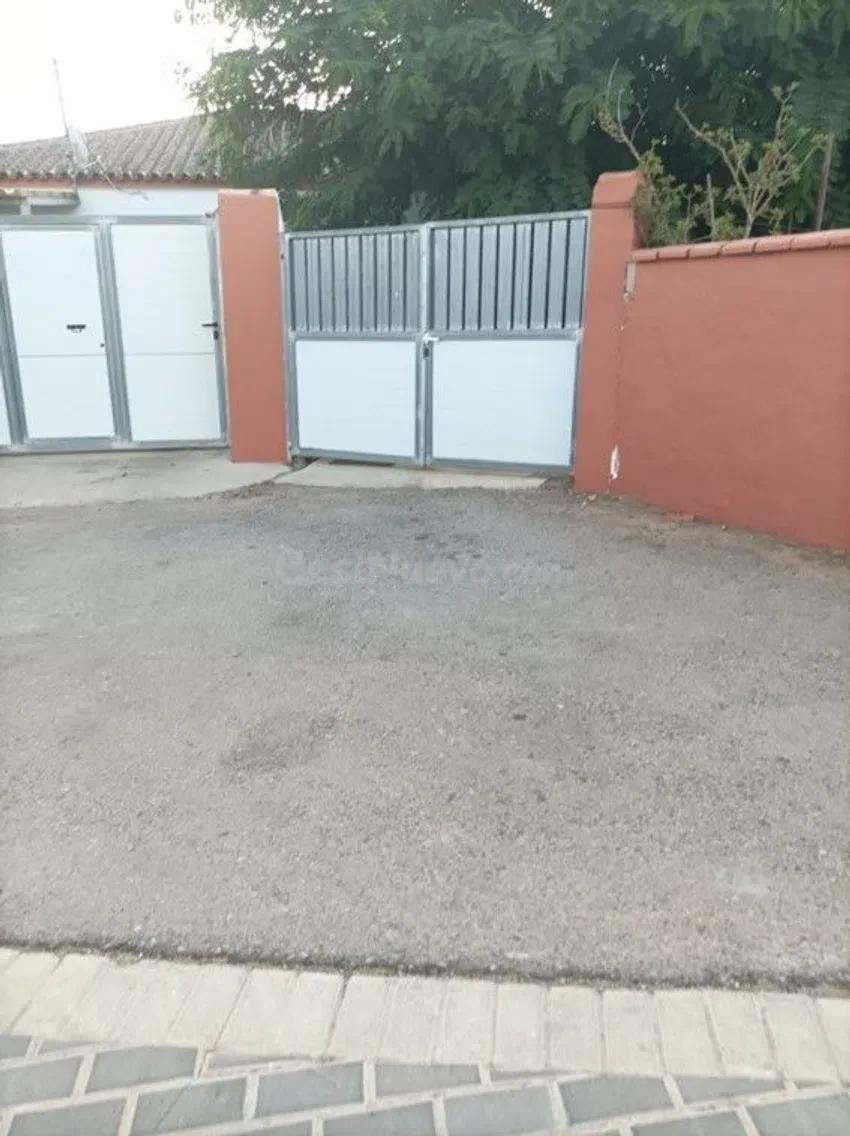 SE VENDE casa adosada OKUPADA en Camino Barrio Nuevo Nº 192  - foto 2