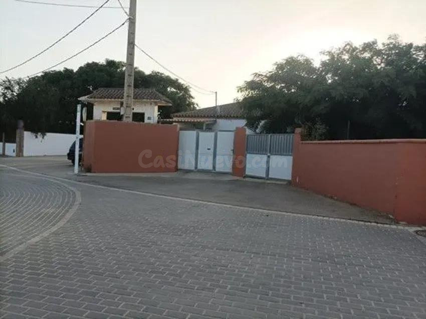SE VENDE casa adosada OKUPADA en Camino Barrio Nuevo Nº 192  - foto 4