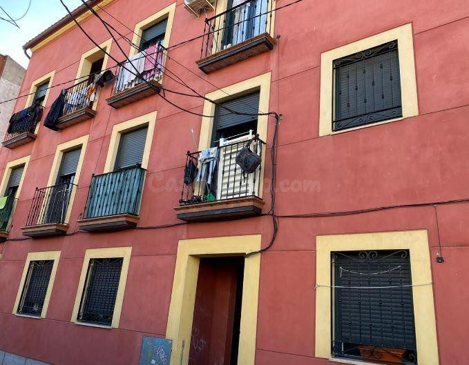 SE VENDE casa adosada OKUPA en C San Gines 23 de Talavera de - foto 2