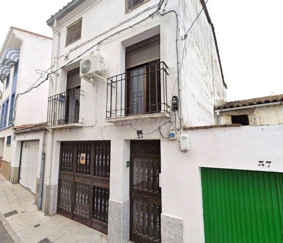 SE VENDE casa adosada OKUPA en C Calvo Sotelo 35 de Navalmor - foto 2