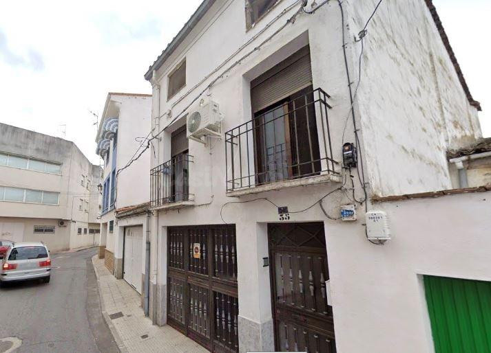 SE VENDE casa adosada OKUPA en C Calvo Sotelo 35 de Navalmor - foto 4