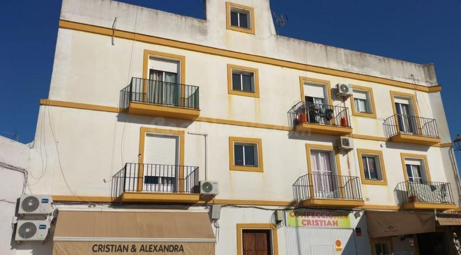 SE VENDE piso OKUPA en C Carretera Lora 65 de Cantillana